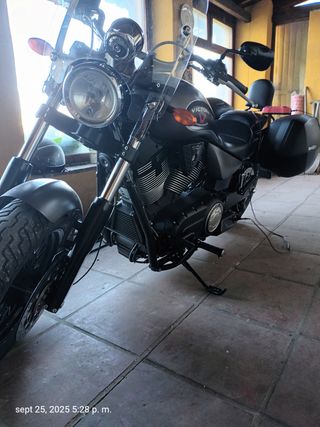 Victory Gunner 1800cc