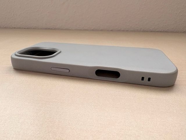 Custodia RhinoShield per iPhone 16 MagSafe grigia