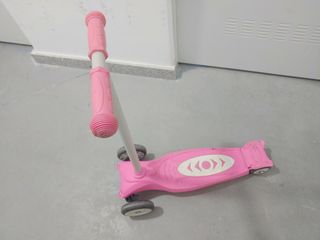 Patinetes infantiles 1 rosa y 1 azul.