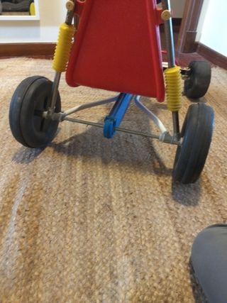 Kart a pedales infantil rojo