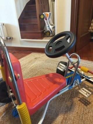 Kart a pedales infantil rojo