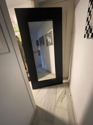 Espejo de pie negro grande