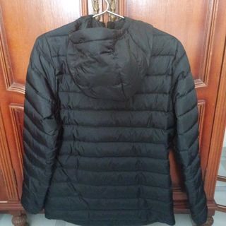 Abrigo Asics Negro