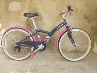 Bicicleta infantil Btwin rosa y azul