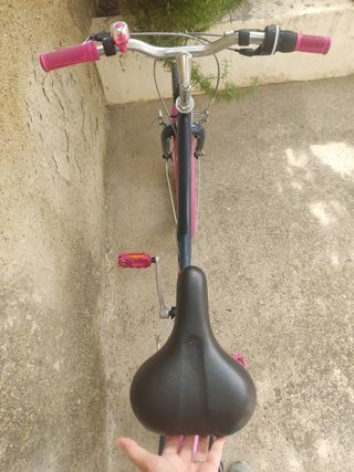 Bicicleta infantil Btwin rosa y azul
