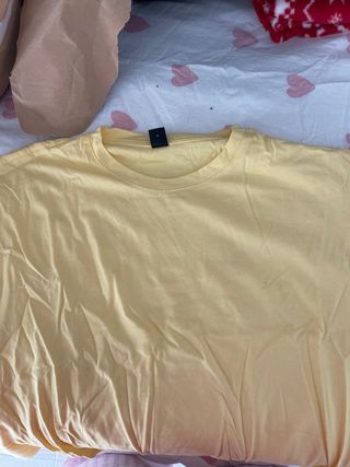 Camiseta amarilla básica
