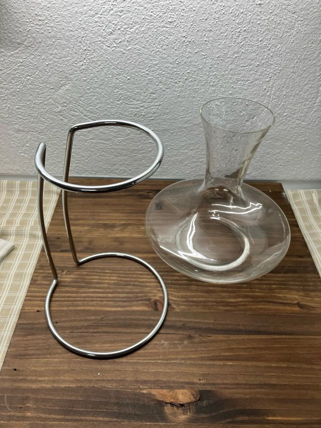 Decantador de vino con soporte