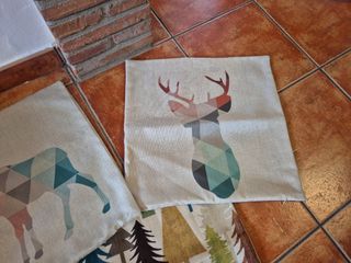 Lámpara y 3 cojines decorativos