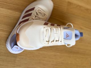 Zapatillas Adidas Beige y Morado