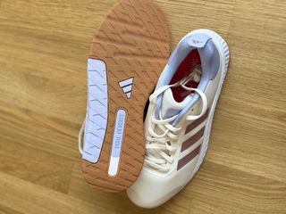 Zapatillas Adidas Beige y Morado