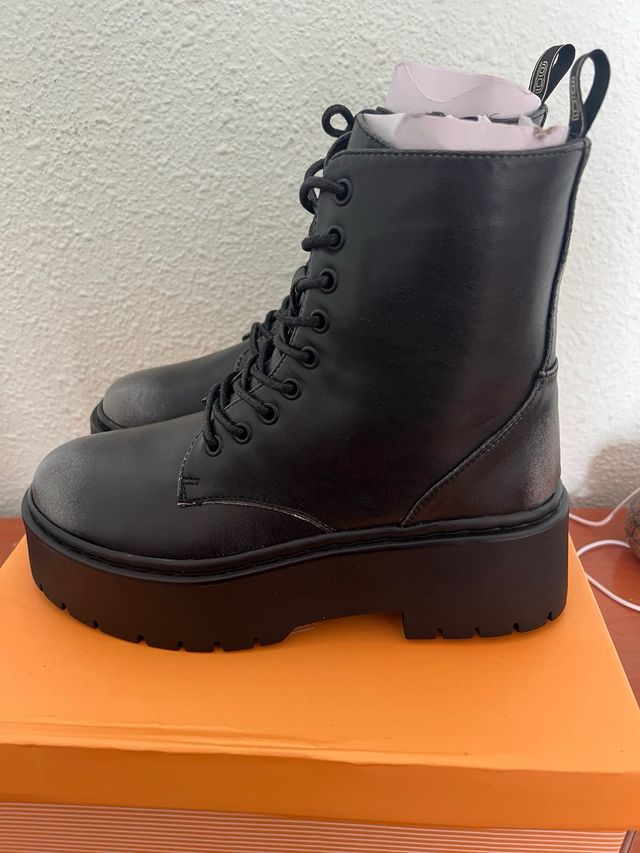 Botas negras con plataforma