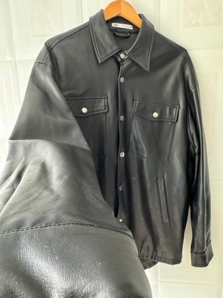 Sobrecamisa polipiel Zara negra