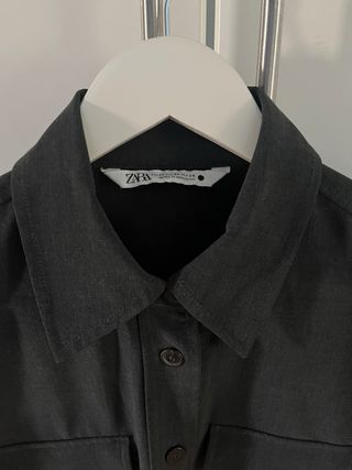 Camisa Zara gris marengo bolsillos talla XS