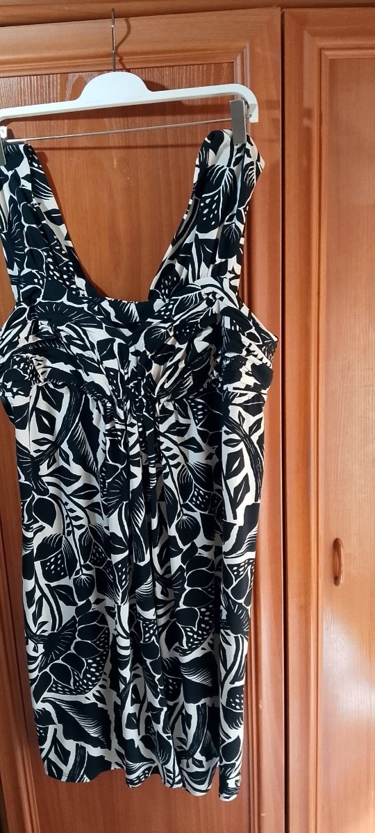 Vestido estampado floral negro y blanco