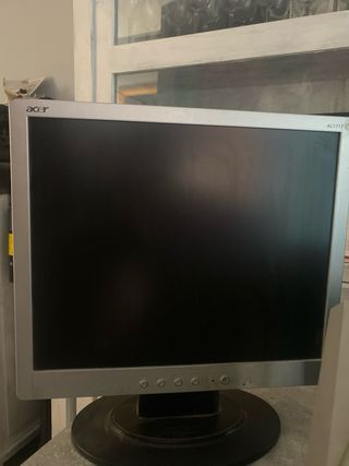 Escritorio de ordenador moderno