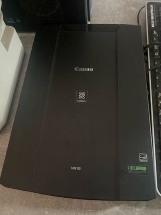 Escritorio de ordenador moderno