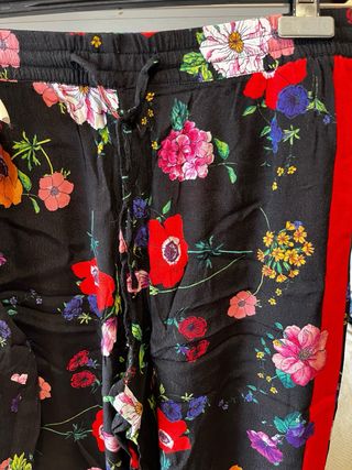 Conjunto Zara flores negro y rojo