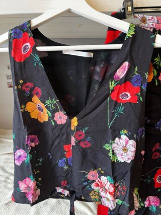 Conjunto Zara flores negro y rojo