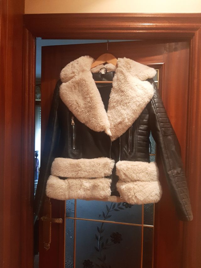 Chaqueta polipiel negra con borrego