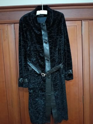 Abrigo largo piel astracán negro T.44