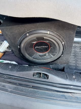 Subwoofer Pioneer con cajón casi sin uso