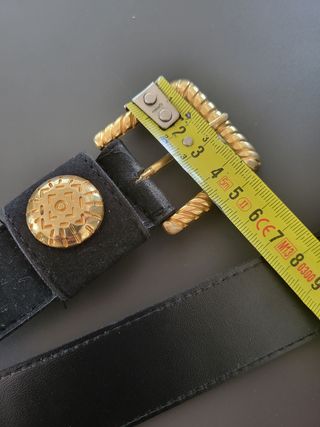 Cintura donna nera con fibbia dorata