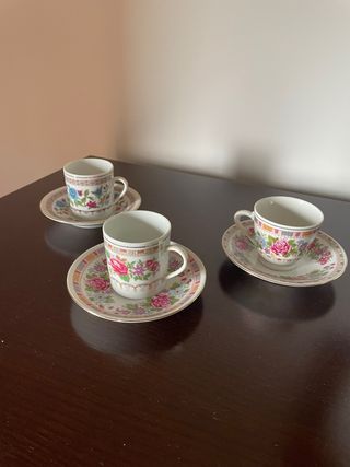 Conjunto 3 chávenas e pires decorados