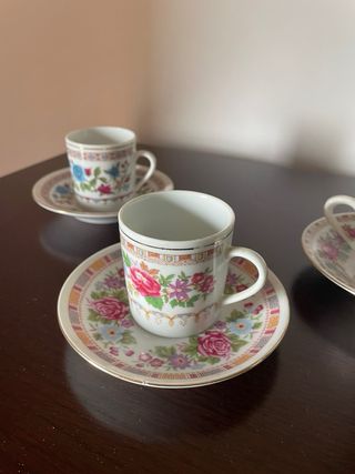 Conjunto 3 chávenas e pires decorados