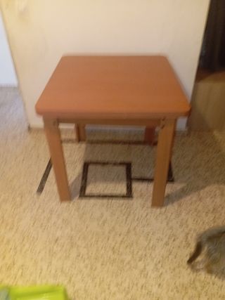 Mesa de comedor de madera