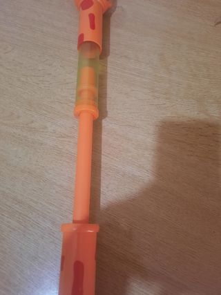 Pistola ad acqua giocattolo arancione