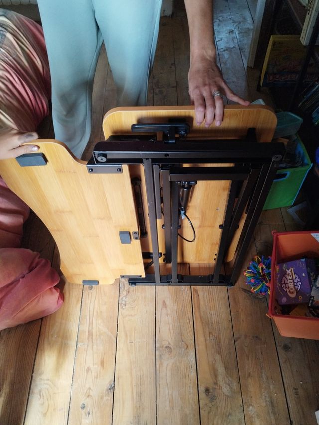 Taula de peu. Mesa de pie para despacho madera 