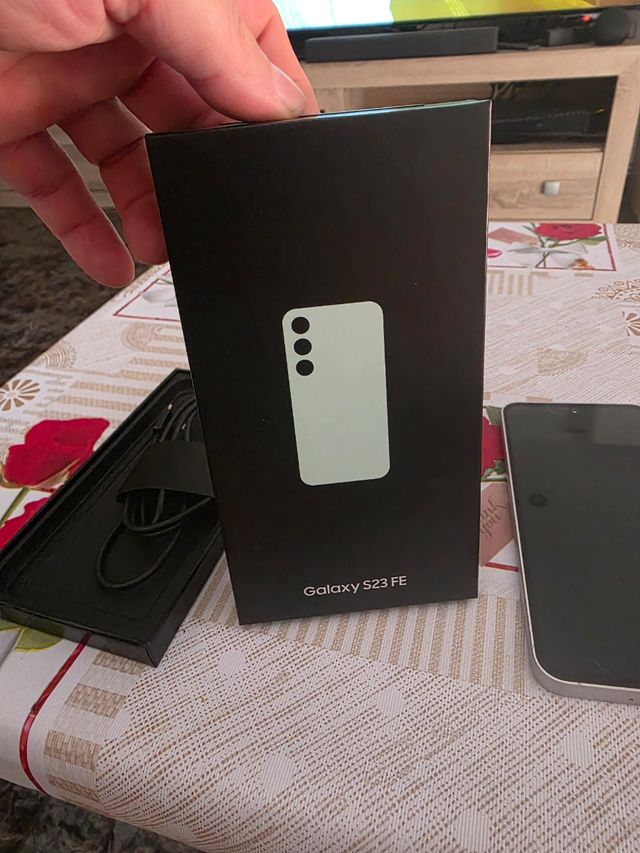 Samsung Galaxy S23 FE Caja y Accesorios