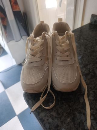 Deportivas beige