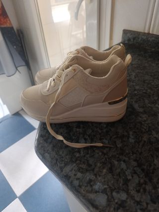 Deportivas beige