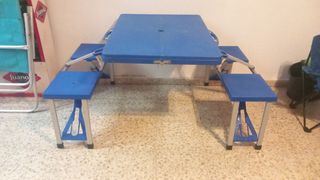 Mesa plegable camping azul y plata