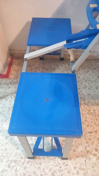 Mesa plegable camping azul y plata