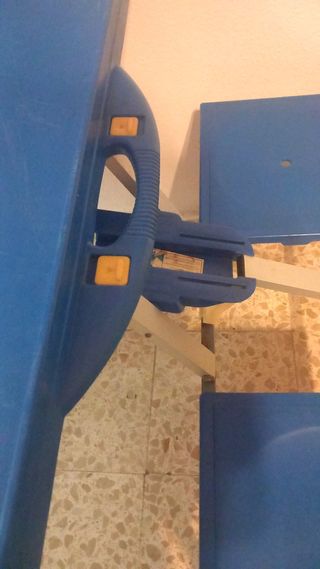 Mesa plegable camping azul y plata