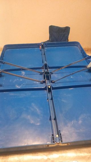 Mesa plegable camping azul y plata