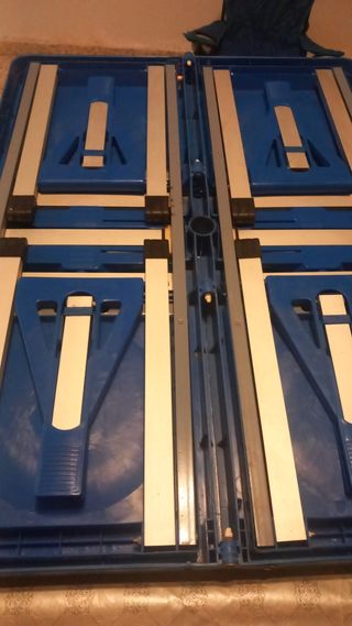 Mesa plegable camping azul y plata