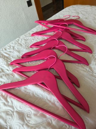15 perchas rosas de madera