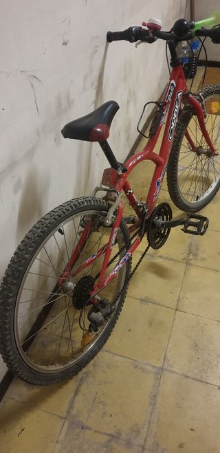 Bicicleta roja Orbea