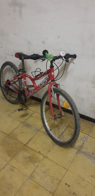Bicicleta roja Orbea