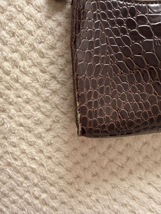 Bolso de mano efecto piel cocodrilo