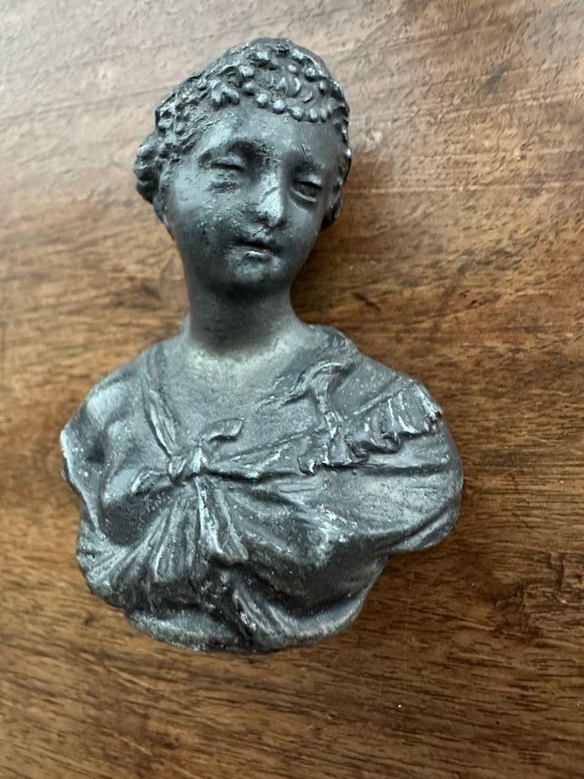 Bustino in bronzo ? firmato XIX Secolo scultura