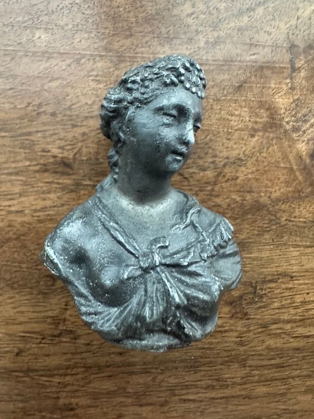 Bustino in bronzo ? firmato XIX Secolo scultura