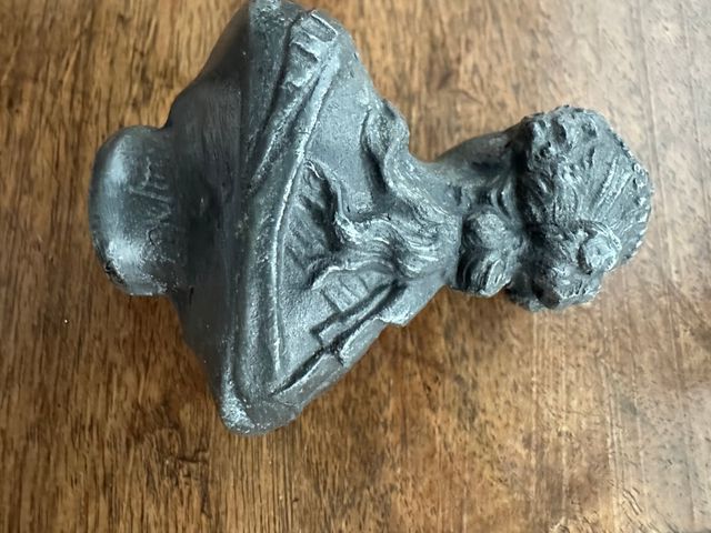 Bustino in bronzo ? firmato XIX Secolo scultura