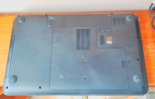 HP Pavilion con cargador sin BATERIA