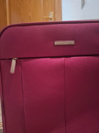 2 Maletas, marca Paco Martínez de color morado