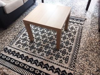 Mesa baja y alfombra