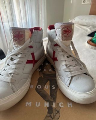 Deportivas Munich Blancas y Rojas